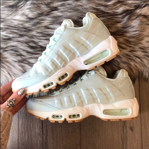 NWT🧚‍♀️Nike Air max 95 rare satin - Picture 8 of 8
